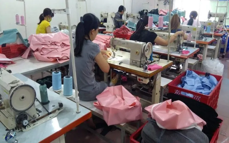 Sự khác biệt giữa balo may tay và máy: Hướng dẫn chọn lựa thông minh cho người tiêu dùng Việt Balo máy may công nghiệp
