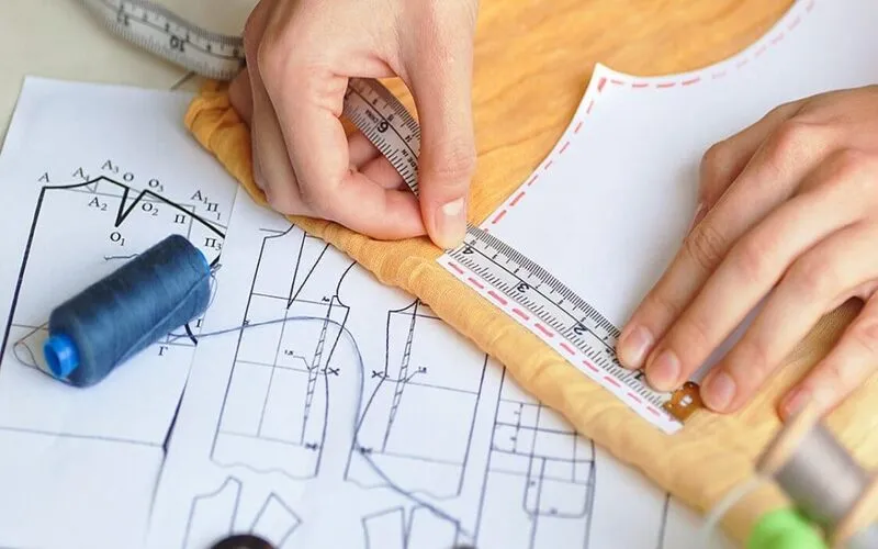 Đo Và Cắt Vải Lót