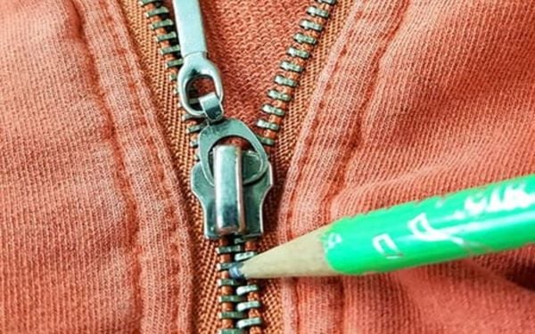 Sửa khóa kéo bị kẹt