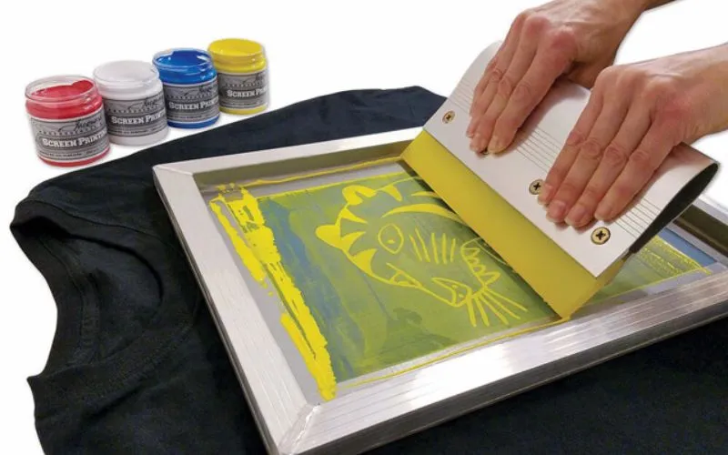 Hướng Dẫn In Ảnh Lên Túi Vải Đay - Xu Hướng 2025 In lụa (Screen Printing)