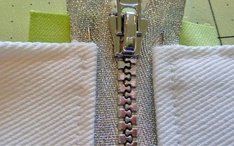 Attaching zippers and side compartments