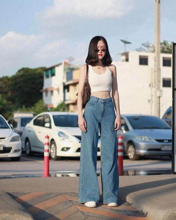 Dynamic with wide-leg jeans