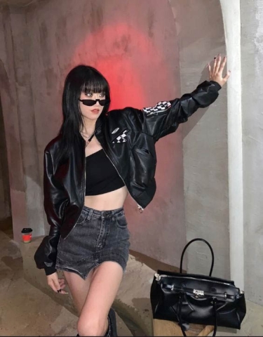 Favorite bar outfit of trendy young people Favorite bar outfit of trendy young people