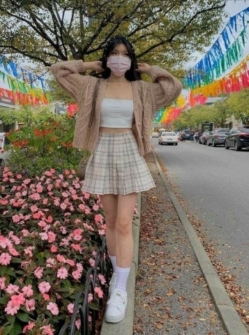 Feminine girly style outfit coordination for short people
