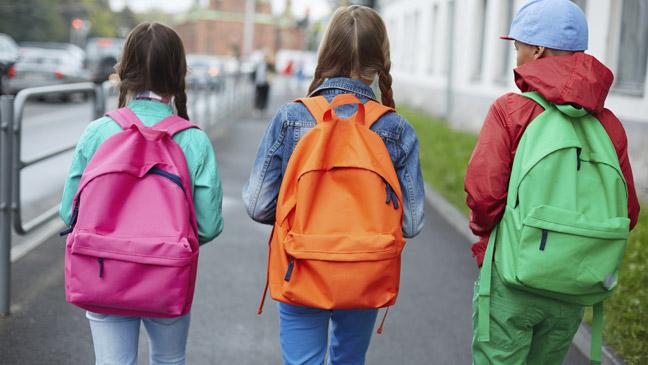 how to wear student backpacks
