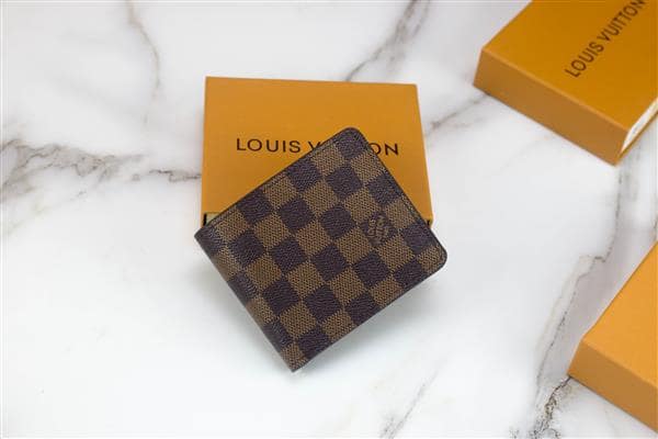 Identify authentic imported men's designer wallets through packaging
