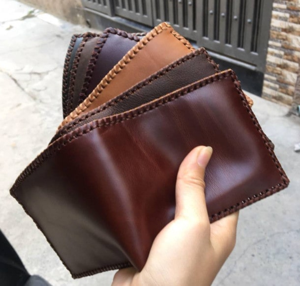 Identify authentic imported men's designer wallets through stitching
