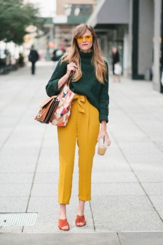 Impressive street outfit coordination with mustard yellow straight-leg dress pants Impressive street outfit coordination with mustard yellow straight-leg dress pants