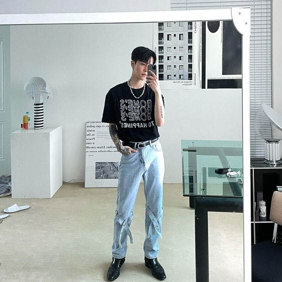 Men's oversized t-shirt with basic jeans versatile