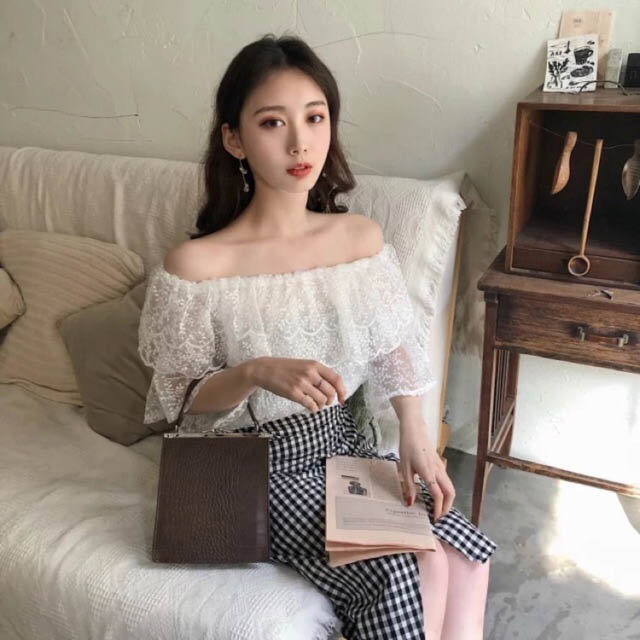 Off-shoulder lace tops