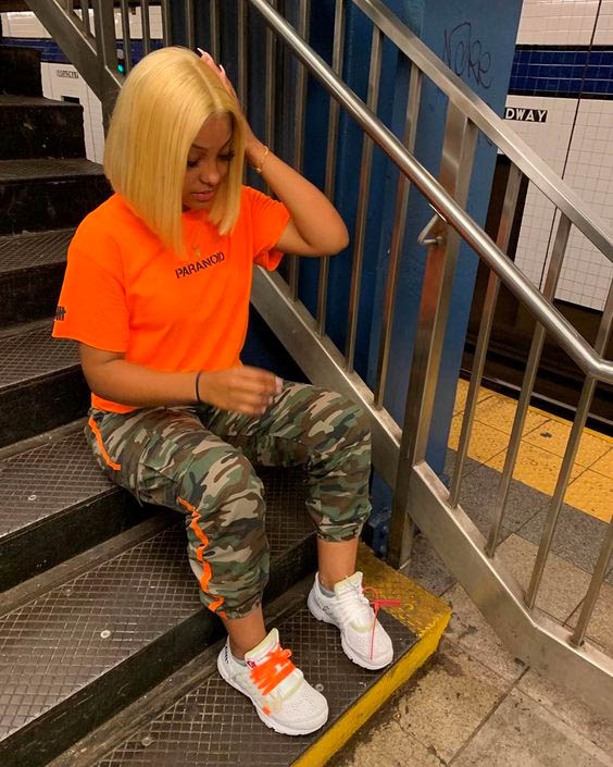 Outstanding t-shirt with camo pattern pants