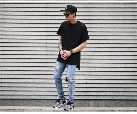 Oversized t-shirt in styling for chubby men 1m7 tall Oversized t-shirt in styling for chubby men 1m7 tall