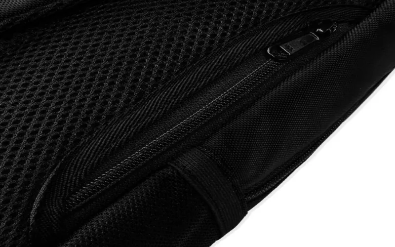 Sewing main body of backpack