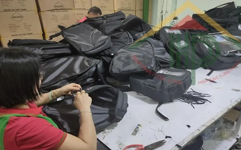 Sewing main body of backpack