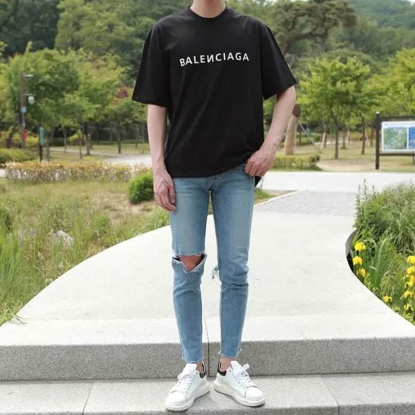 Styling for skinny men 1m7 tall with t-shirts Styling for skinny men 1m7 tall with t-shirts