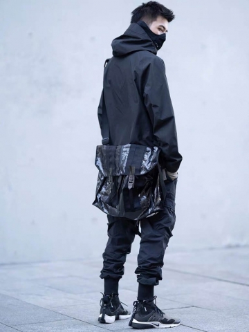 Styling with techwear-style cargo pants Styling with techwear-style cargo pants