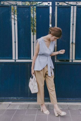 Super cute street style with beige-sky blue tones Super cute street style with beige-sky blue tones