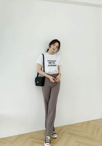 T-shirt mixed with dress pants elegant