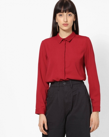 What color pants for women to match with red top