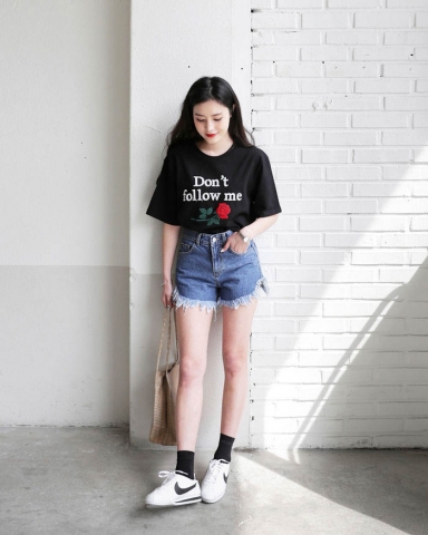 What color pants should pair with black tops