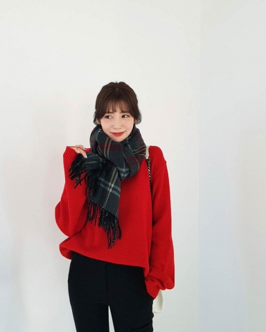 What color pants to match with red top