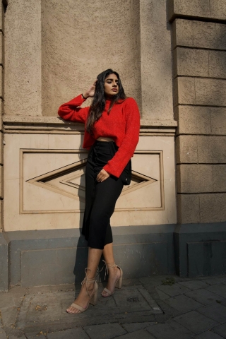 What color shoes to match with red top
