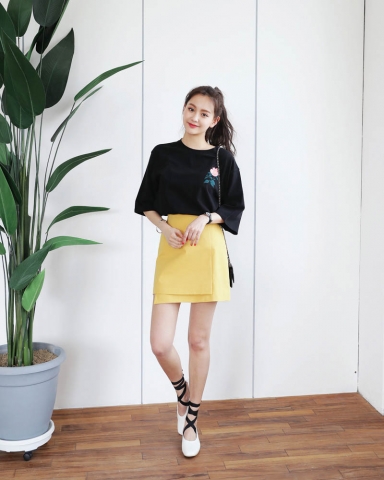 What color skirt to pair with black tops