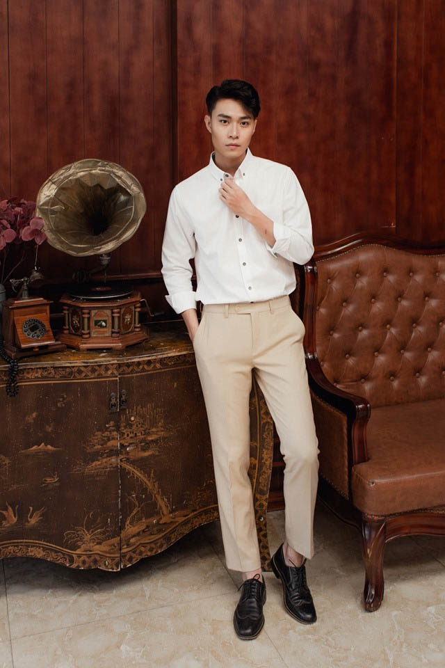 What to wear to wedding for men choose dress pants and basic white dress shirt immediately
