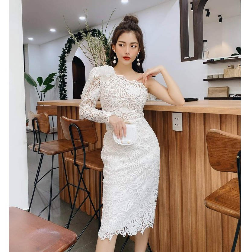 White lace off-shoulder bodycon dress