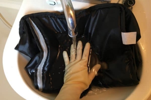 Cotton fabric backpack should be washed by hand