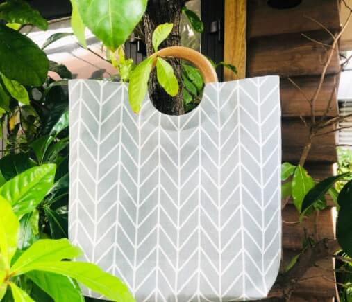 The Hottest Wooden Handle Handbag Styles for Spring/Summer 2021 Geometric-pattern wooden handle handbag