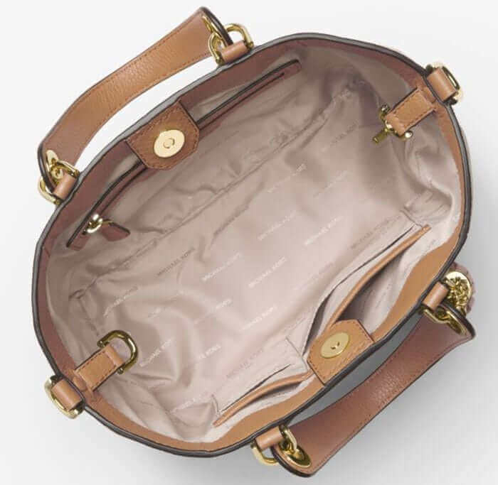 Keep the inside of the bag clean, avoid spilling liquids inside Keep the inside of the bag clean, avoid spilling liquids inside