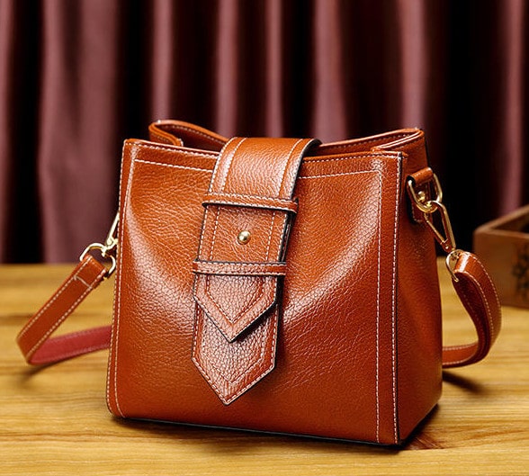 Retro waxed leather handbag
