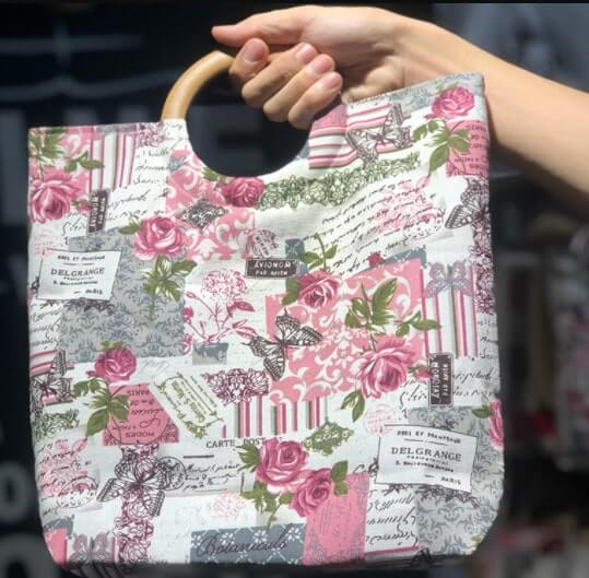 The Hottest Wooden Handle Handbag Styles for Spring/Summer 2021 Rose and butterfly wooden handle handbag