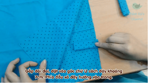 Step 3 – Fold and pin the 2 colored fabric panels