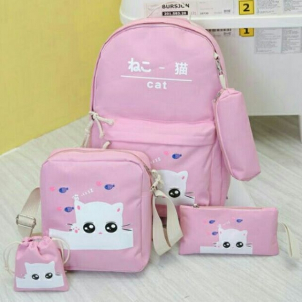 Student backpack models at Balo Xinh Xinh shop