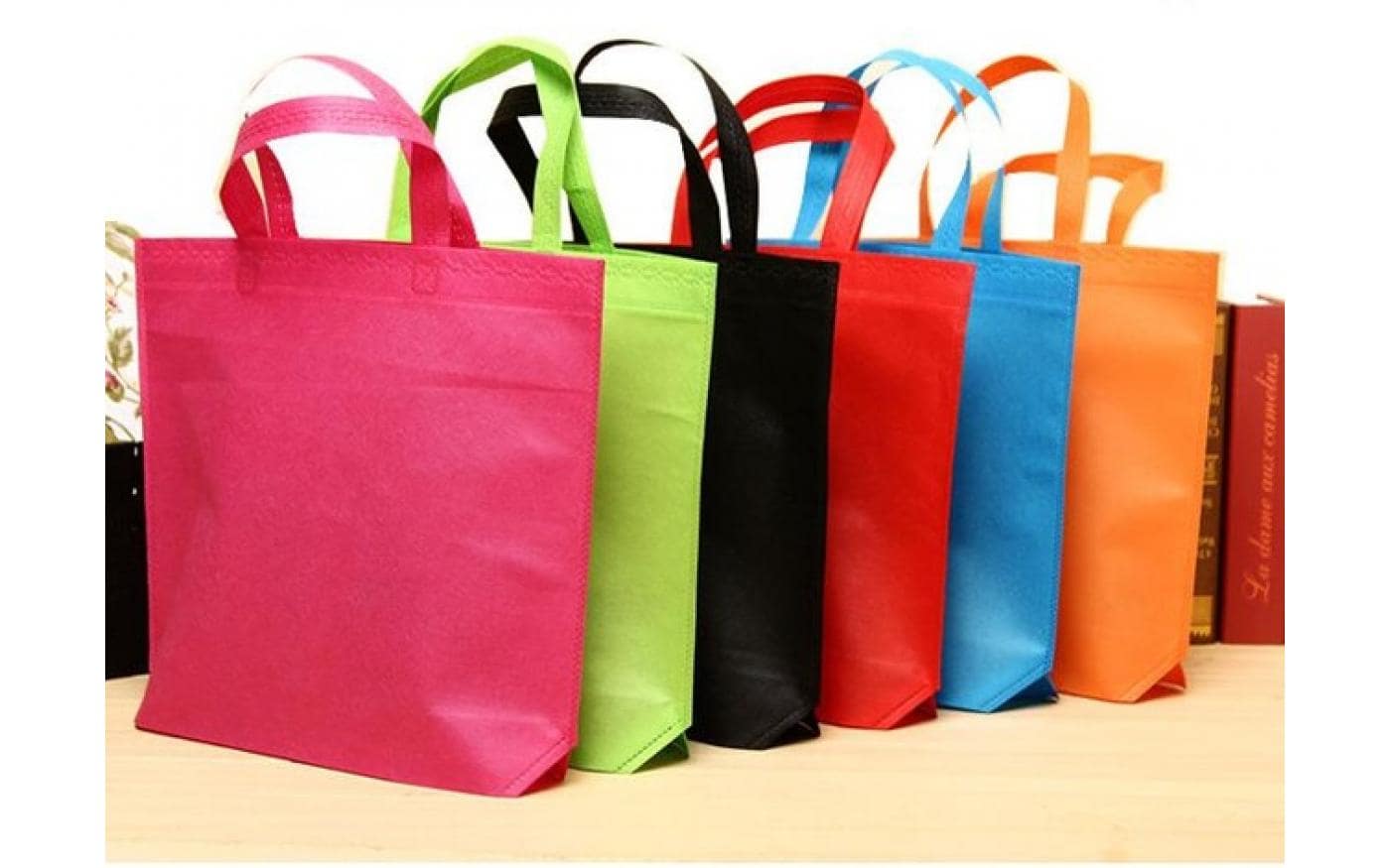 Use non-woven fabric bags instead of plastic bags to reduce environmental pollution Use non-woven fabric bags instead of plastic bags to reduce environmental pollution